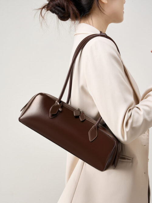 Women's 2026 new Korean niche design shoulder large capacity cowhide underarm bag long red baguette bag female