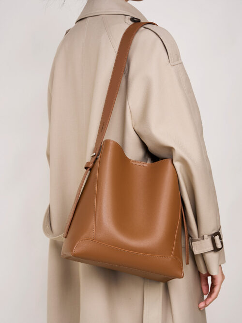 Large bag bag female spring and summer 2026 new women's bag crossbody bag hundred leather single shoulder large capacity commuting bucket bag